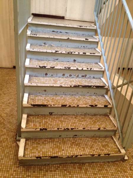 Cage d’escalier à Beuvry avant rénovation